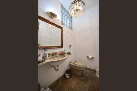 Casa à venda com 650m², 4 quartos e 9 vagasLavabo 1