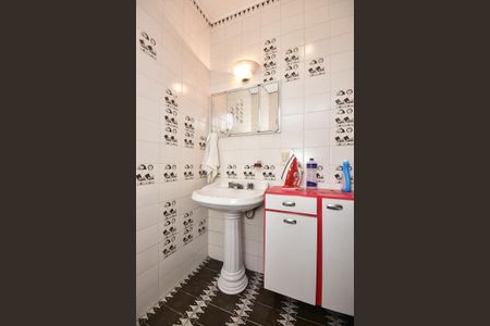 Casa à venda com 650m², 4 quartos e 9 vagasBanheiro Suíte 4