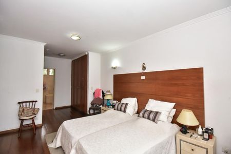 Casa à venda com 650m², 4 quartos e 9 vagasSuíte 1