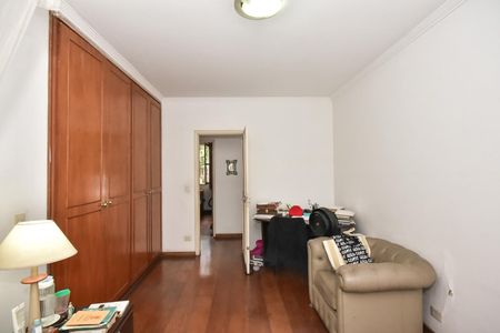 Casa à venda com 650m², 4 quartos e 9 vagasSuíte 2
