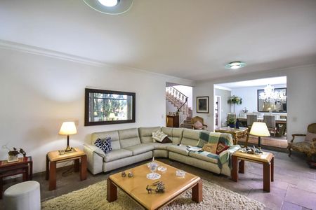 Casa à venda com 650m², 4 quartos e 9 vagasSala