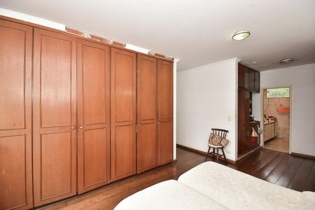 Casa à venda com 650m², 4 quartos e 9 vagasSuíte 1