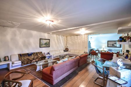 Casa à venda com 650m², 4 quartos e 9 vagasSala