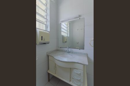 Casa para alugar com 165m², 3 quartos e 2 vagasBanheiro Social