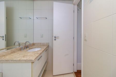 Apartamento à venda com 169m², 3 quartos e 3 vagasBanheiro da Suíte 2