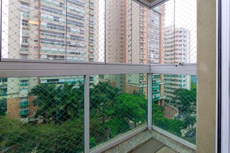Apartamento à venda com 169m², 3 quartos e 3 vagasVaranda da Suíte 1