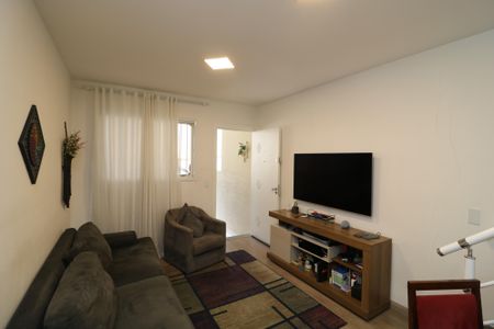 Sala de casa de condomínio para alugar com 3 quartos, 82m² em Vila Antonieta, São Paulo