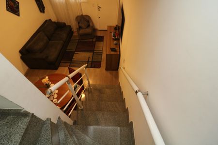 Casa de condomínio para alugar com 82m², 3 quartos e 1 vagaEscada