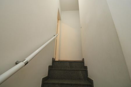 Casa de condomínio para alugar com 82m², 3 quartos e 1 vagaEscada