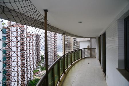 Apartamento à venda com 132m², 4 quartos e 3 vagasVaranda