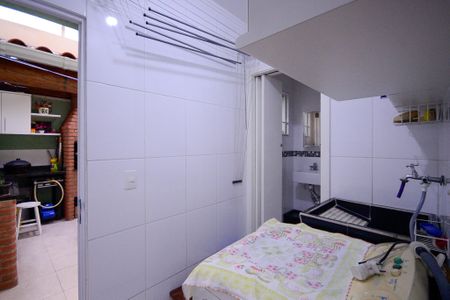 Casa à venda com 150m², 3 quartos e 2 vagas Casa à venda com 150m², 3 quartos e 2 vagasÁrea de Serviço