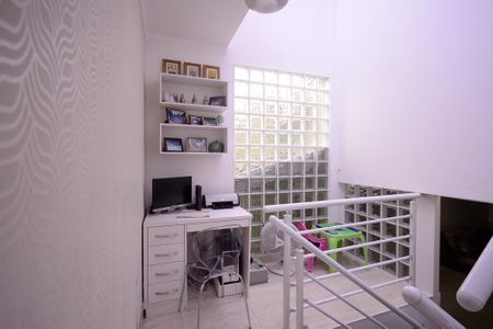 Casa à venda com 150m², 3 quartos e 2 vagas Casa à venda com 150m², 3 quartos e 2 vagasEcritório