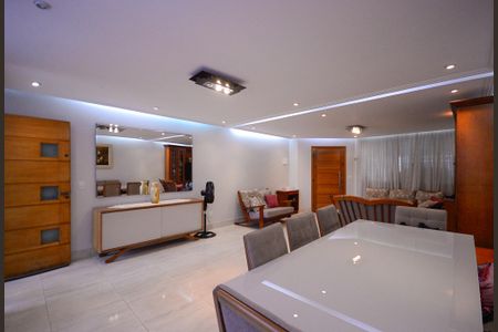 Casa à venda com 150m², 3 quartos e 2 vagas Casa à venda com 150m², 3 quartos e 2 vagasSala