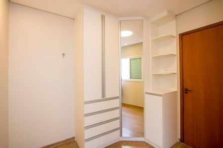 Apartamento à venda com 145m², 3 quartos e 2 vagasQuarto 