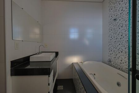 Casa à venda com 400m², 3 quartos e 3 vagas Casa à venda com 400m², 3 quartos e 3 vagasBanheiro da Suíte 1