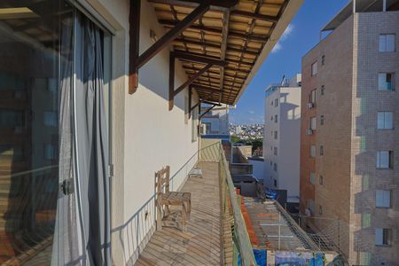 Casa à venda com 400m², 3 quartos e 3 vagas Casa à venda com 400m², 3 quartos e 3 vagasQuarto 2 - Suíte