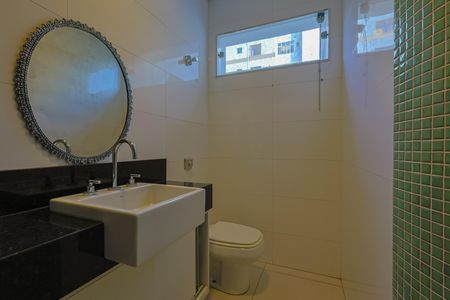 Casa à venda com 400m², 3 quartos e 3 vagas Casa à venda com 400m², 3 quartos e 3 vagasBanheiro