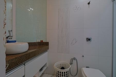 Casa à venda com 400m², 3 quartos e 3 vagas Casa à venda com 400m², 3 quartos e 3 vagasBanheiro da Suíte 2