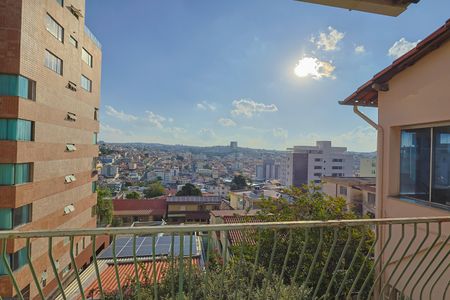 Casa à venda com 400m², 3 quartos e 3 vagas Casa à venda com 400m², 3 quartos e 3 vagasQuarto 2 - Suíte