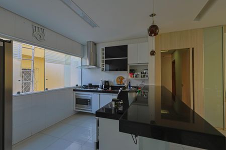 Casa à venda com 400m², 3 quartos e 3 vagas Casa à venda com 400m², 3 quartos e 3 vagasCozinha