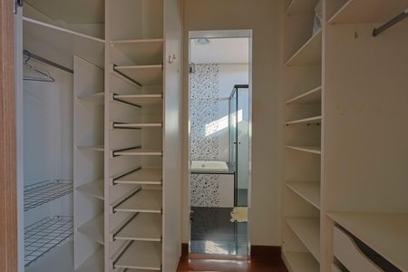 Casa à venda com 400m², 3 quartos e 3 vagas Casa à venda com 400m², 3 quartos e 3 vagasCloset da suíte 1