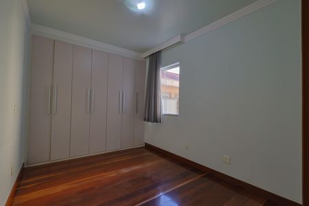 Casa à venda com 400m², 3 quartos e 3 vagas Casa à venda com 400m², 3 quartos e 3 vagasQuarto 1