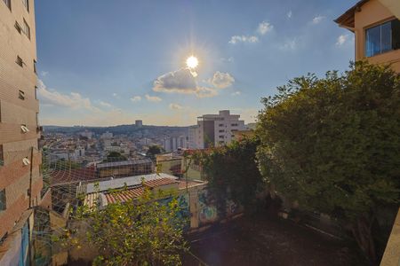 Casa à venda com 400m², 3 quartos e 3 vagas Casa à venda com 400m², 3 quartos e 3 vagasVista