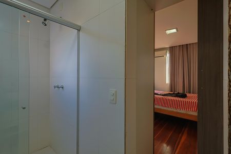 Casa à venda com 400m², 3 quartos e 3 vagas Casa à venda com 400m², 3 quartos e 3 vagasBanheiro da Suíte 2