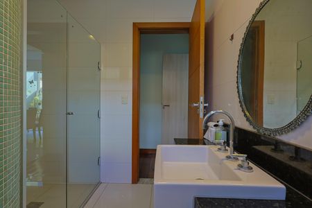 Casa à venda com 400m², 3 quartos e 3 vagas Casa à venda com 400m², 3 quartos e 3 vagasBanheiro