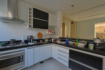 Casa à venda com 400m², 3 quartos e 3 vagas Casa à venda com 400m², 3 quartos e 3 vagasCozinha