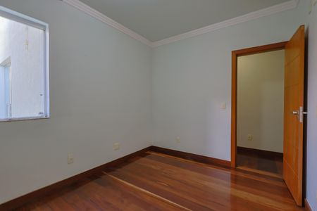 Casa à venda com 400m², 3 quartos e 3 vagas Casa à venda com 400m², 3 quartos e 3 vagasQuarto 1