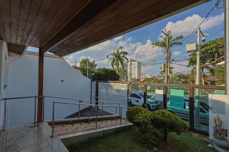 Casa à venda com 400m², 3 quartos e 3 vagas Casa à venda com 400m², 3 quartos e 3 vagasVaranda