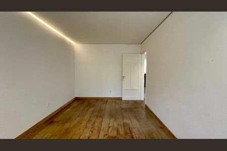 Apartamento à venda com 80m², 2 quartos e 1 vaga Apartamento à venda com 80m², 2 quartos e 1 vagaSuite