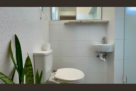 Apartamento à venda com 80m², 2 quartos e 1 vaga Apartamento à venda com 80m², 2 quartos e 1 vagaBanheiro da Suíte