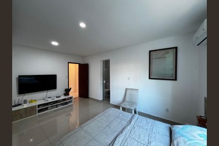 Casa de condomínio à venda com 220m², 4 quartos e 1 vagaSuíte 3