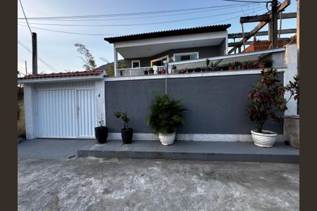 Casa de condomínio à venda com 220m², 4 quartos e 1 vagaFachada 