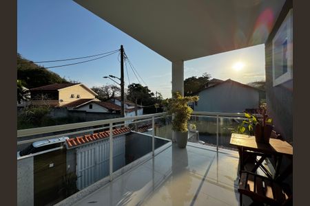 Casa de condomínio à venda com 220m², 4 quartos e 1 vagaSuíte 2 - Varanda