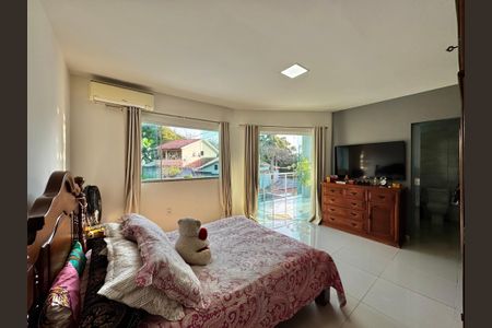 Casa de condomínio à venda com 220m², 4 quartos e 1 vagaSuíte 2