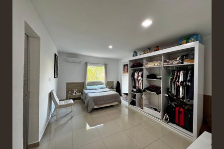 Casa de condomínio à venda com 220m², 4 quartos e 1 vagaSuíte 3