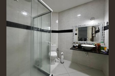 Casa de condomínio à venda com 220m², 4 quartos e 1 vagaBanheiro Social