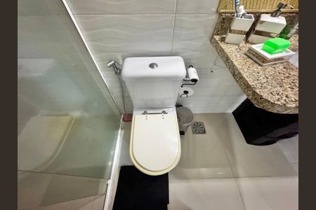 Casa de condomínio à venda com 220m², 4 quartos e 1 vagaSuíte 3 - Banheiro