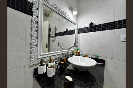 Casa de condomínio à venda com 220m², 4 quartos e 1 vagaBanheiro Social