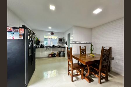 Casa de condomínio à venda com 220m², 4 quartos e 1 vagaCozinha