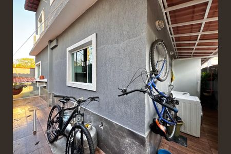 Casa de condomínio à venda com 220m², 4 quartos e 1 vagaÁrea de Serviço