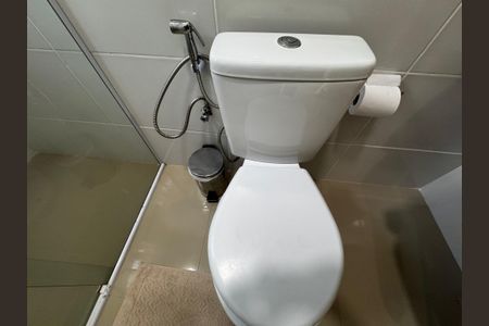 Casa de condomínio à venda com 220m², 4 quartos e 1 vagaSuíte 1 - Banheiro