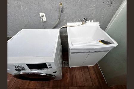 Casa de condomínio à venda com 220m², 4 quartos e 1 vagaÁrea de Serviço