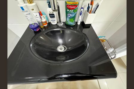 Casa de condomínio à venda com 220m², 4 quartos e 1 vagaSuíte 1 - Banheiro