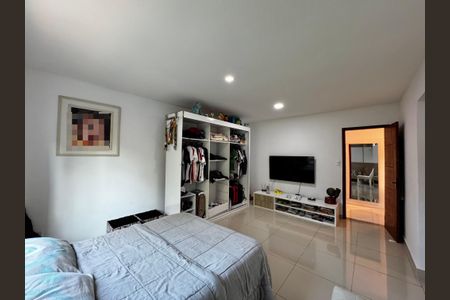 Casa de condomínio à venda com 220m², 4 quartos e 1 vagaSuíte 3