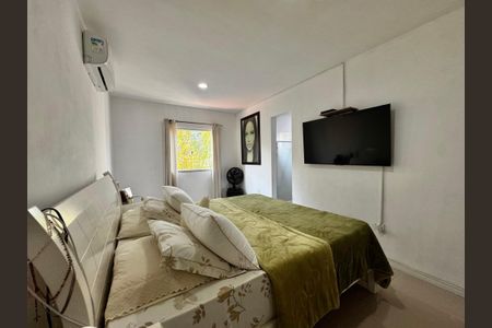 Casa de condomínio à venda com 220m², 4 quartos e 1 vagaSuíte 1