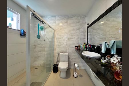 Casa de condomínio à venda com 220m², 4 quartos e 1 vagaSuíte 2 - Banheiro